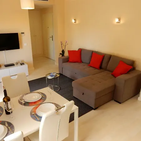 & Sea Apt, Fast Wifi, Airco, Private Parking And Pool Appartement