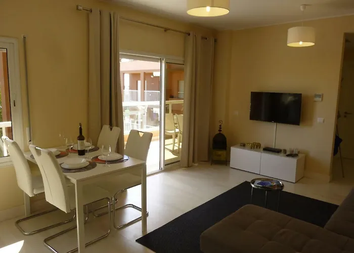 & Sea Apt, Fast Wifi, Airco, Private Parking And Pool Portimao
