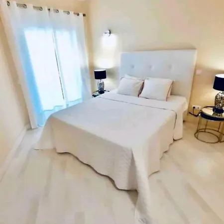 & Sea Apt, Fast Wifi, Airco, Private Parking And Pool Lägenhet