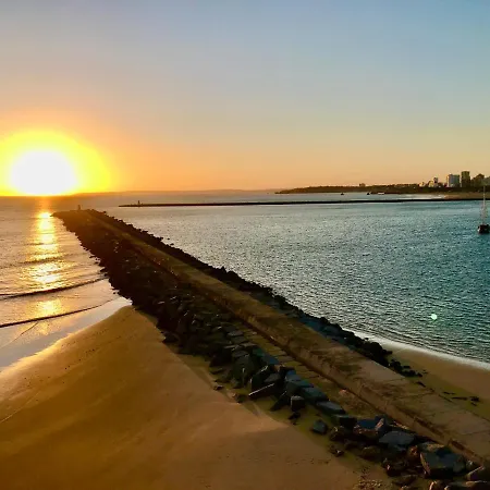 & Sea Apt, Fast Wifi, Airco, Private Parking And Pool 公寓