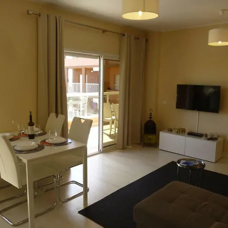 & Sea Apt, Fast Wifi, Airco, Private Parking And Pool Portimao